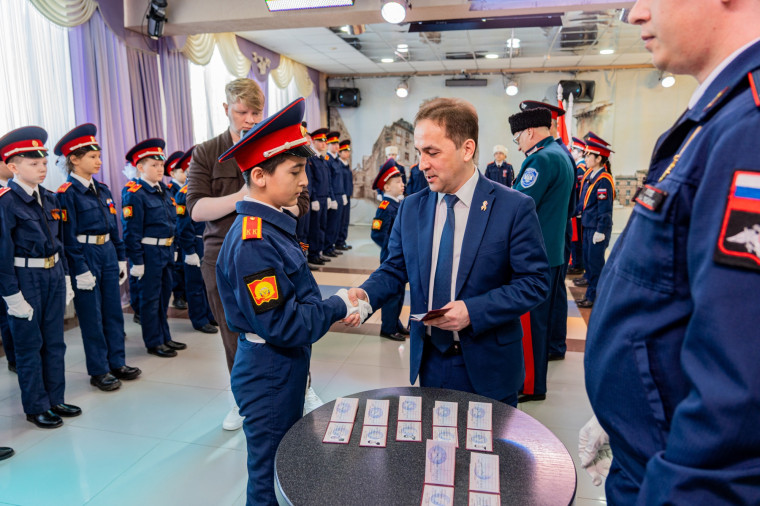С честью и достоинством: в Нягани состоялось торжественное посвящение в кадеты.